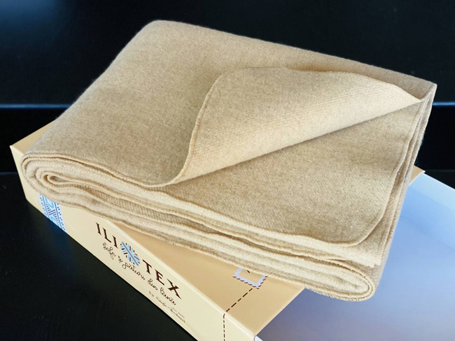 Romanian wool blanket, 150 x 220 cm, cream