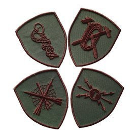 EMBLEMA SEMN DE ARMA MANECA SCUT - MUZICI MILITARE - BRODATA PE SUPORT KAKI CU FIR MARO