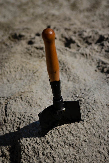 Foldable Military Shovel, Romanian Army Surplus - like new, with leather case
