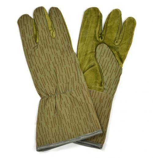 EAST GERMAN NVA STRICHTARN 4-FINGERS GLOVES - LIKE NEW
