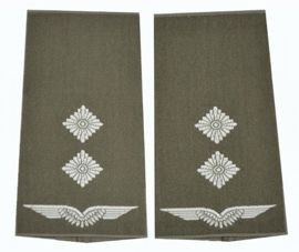 GENUINE GERMAN AIR FORCE O.D./SILVER SHOULDER LOOPS ´OBERLEUTNANT´