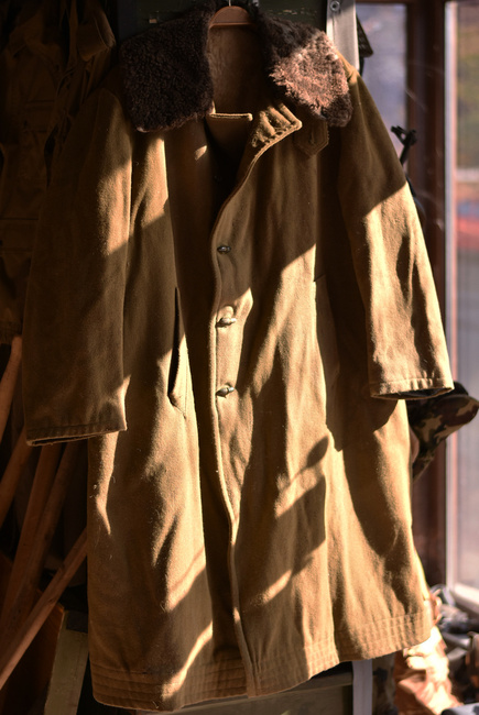 WINTER COAT, LONG, MADE OF WOOL, WITH FUR COLLAR, OLIVE GREEN - MILITARY SURPLUS FROM THE ROMANIAN ARMY - USED