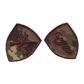 EMBLEMA SEMN DE ARMA MANECA SCUT - INFORMATII PENTRU APARARE - BRODATA PE SUPORT CAMUFLAJ COMBAT FORTE TERESTRE CU FIR MARO