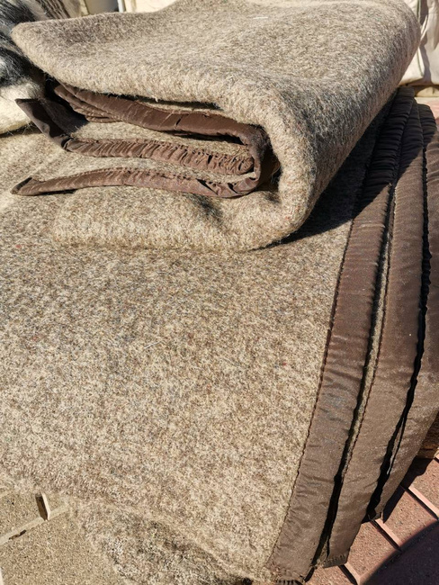 PURE WOOL VINTAGE BLANKET - 140x210 CM - ROMANIAN ARMY MILITARY SURPLUS - IN GOOD CONDITION