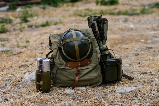 Military Rucksack- Cold War Romanian army (Canvas) - vintage rare - OD Green - Like new