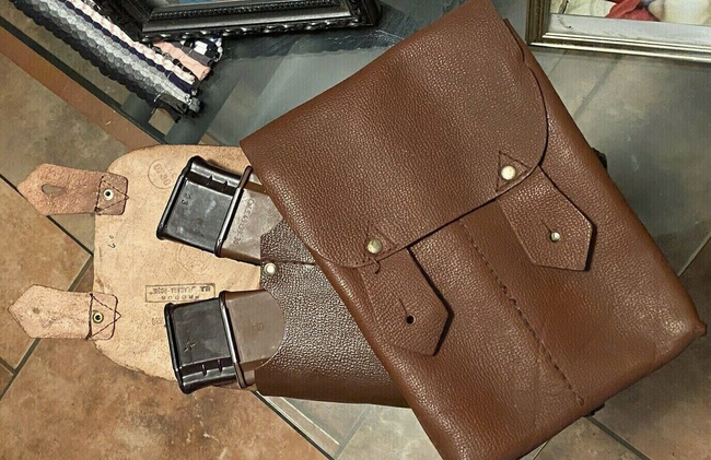 Leather bag for 4 AK-47 magazines - Romanian Army Surplus - In good condition