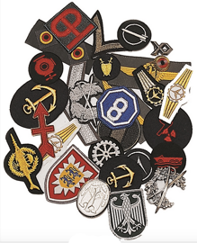 Set of 50 NATO badges - Military Surplus