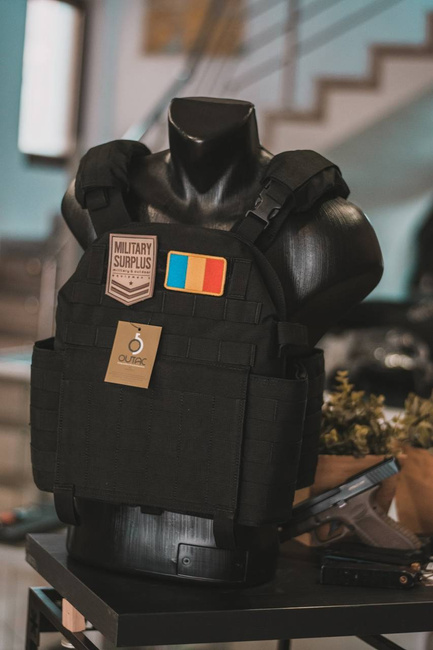 TACTICAL CARRIER VEST - "OUTAC" - Defcon 5® - BLACK