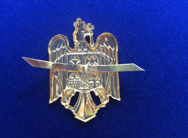 MILITARY CAP INSIGNIA - CROWNED EAGLE - ROMANIAN MILITARY SURPLUS