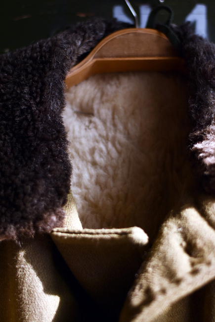 WINTER COAT, LONG, MADE OF WOOL, WITH FUR COLLAR, OLIVE GREEN - MILITARY SURPLUS FROM THE ROMANIAN ARMY - USED