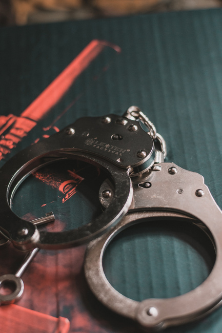 Double lock steel handcuffs With Chain - Silver