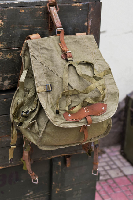 Military Rucksack- Cold War Romanian army (Canvas) - vintage rare - OD Green - Like new