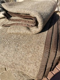 PURE WOOL VINTAGE BLANKET - 140x210 CM - ROMANIAN ARMY MILITARY SURPLUS - IN GOOD CONDITION