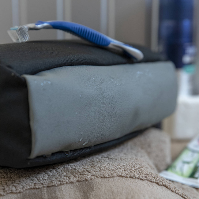 TOILETRY BAG - RAW TRAVEL KIT - Pentagon - WOLF GREY