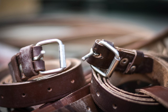 MILITARY LEATHER BELT - WITH BUCKLE - ROMANIAN ARMY SURPLUS - USED