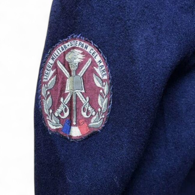 Navy blue wool coat with red epaulettes – Romanian military surplus - In good condition 