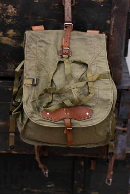 Military Rucksack- Cold War Romanian army (Canvas) - vintage rare - OD Green - Like new