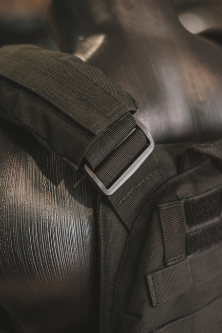 TACTICAL CARRIER VEST - "OUTAC" - Defcon 5® - BLACK