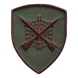 EMBLEMA SEMN DE ARMA MANECA SCUT - RACHETE /ANTIAERIANA - BRODATA PE SUPORT KAKI CU FIR MARO