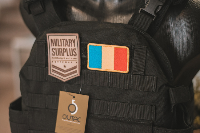 TACTICAL CARRIER VEST - "OUTAC" - Defcon 5® - BLACK