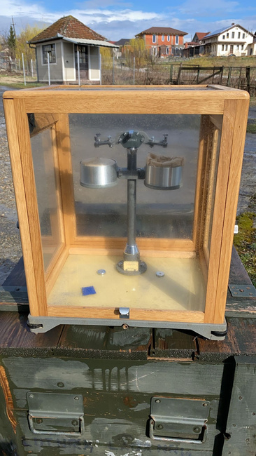 Vintage MEOPTA A-2 ANALYTICAL BALANCE - 50x39x29 cm - 1950's - like new