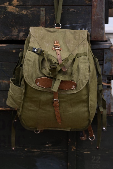 Military Rucksack- Cold War Romanian army (Canvas) - vintage rare - OD Green - Like new