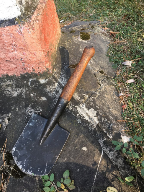 SMALL MILITARY INFANTRY SHOVEL - ROMANIAN ARMY SURPLUS - USED