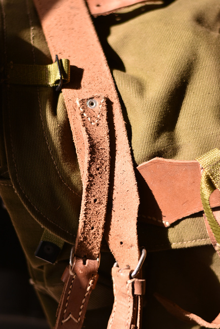 Military Rucksack- Cold War Romanian army (Canvas) - vintage rare - OD Green - Like new