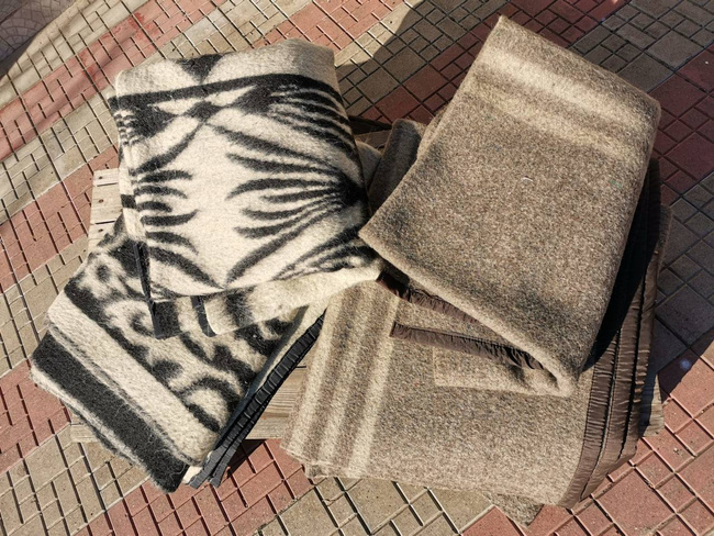 PURE WOOL VINTAGE BLANKET - 140x210 CM - ROMANIAN ARMY MILITARY SURPLUS - IN GOOD CONDITION