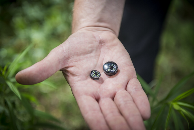 BUTTON COMPASS - SMALL - BLACK - HELIKON